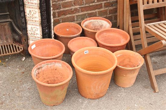 8 terracotta garden pots